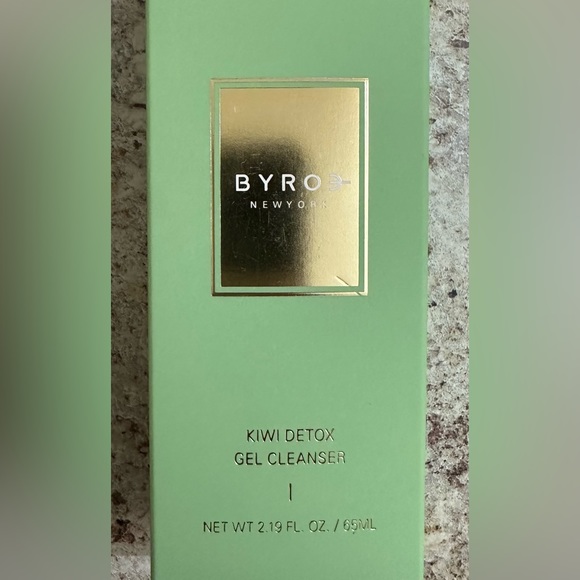 BNIB- Byroe Kiwi Detox Gel Cleanser - Picture 3 of 4